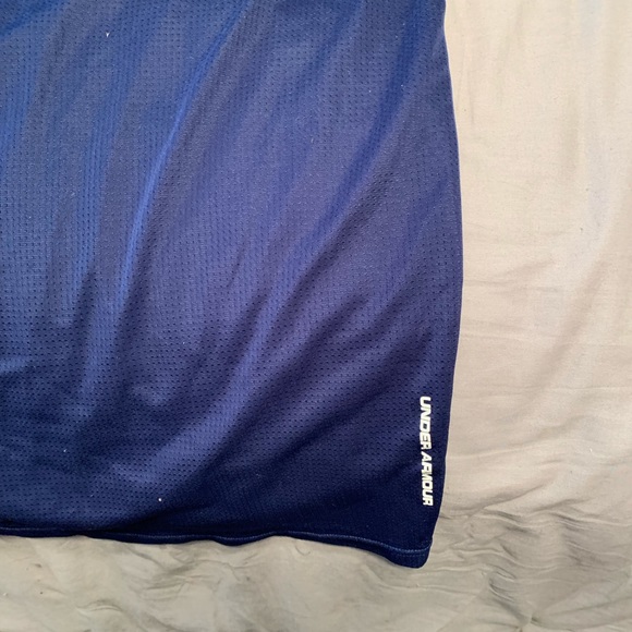 Medium size under armor shirt - Picture 4 of 4
